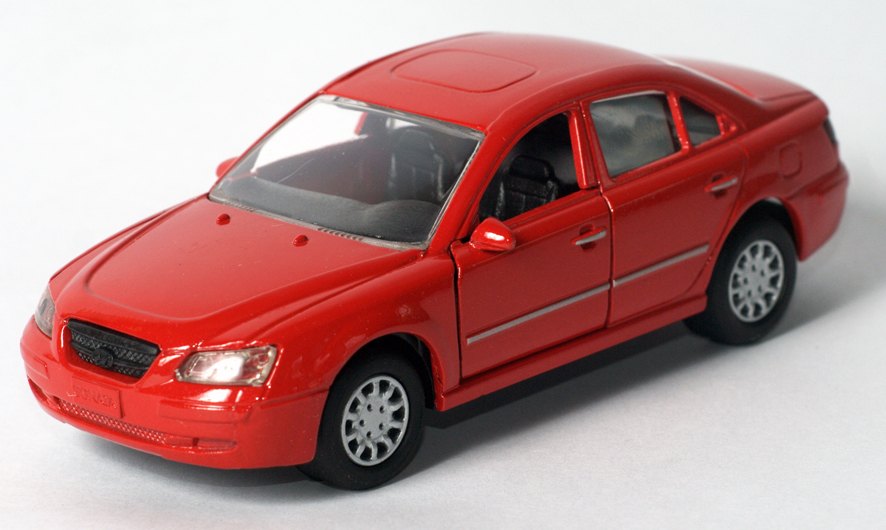 Модель Hyundai NF Sonata 2004 1:32 18801 CM Toys