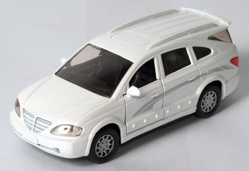 Модель SsangYong Rodius 1:32 18807 CM Toys